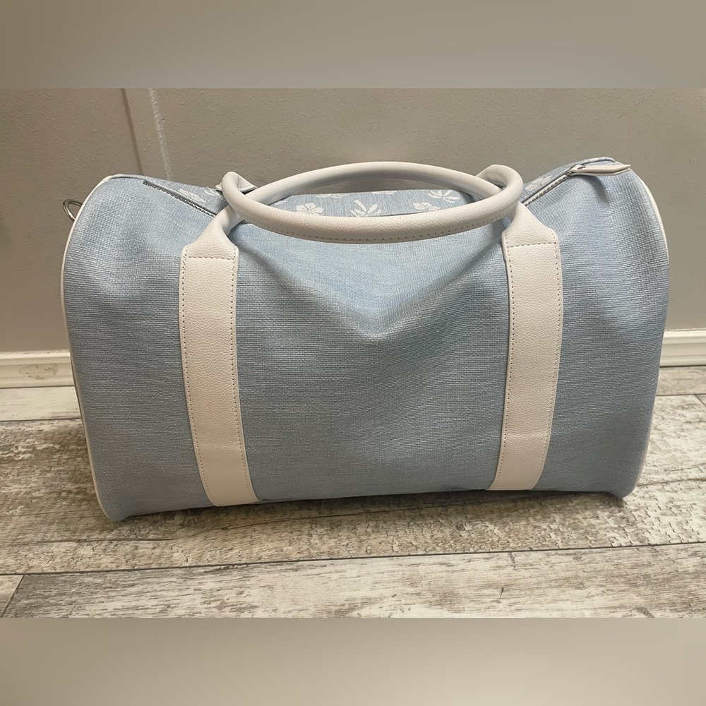 NWT Disney Lilo and stitch luggage Carry On, weekender, crossbody and phone bag - Picture 8 of 11